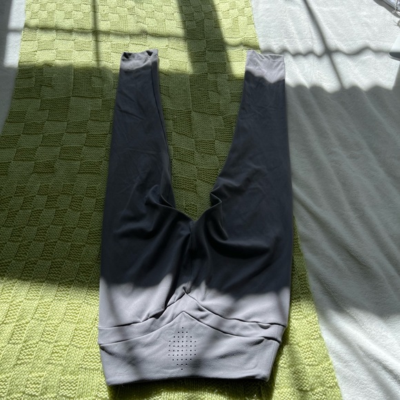 Whittney Simmons Gym shark Leggings - Picture 4 of 4